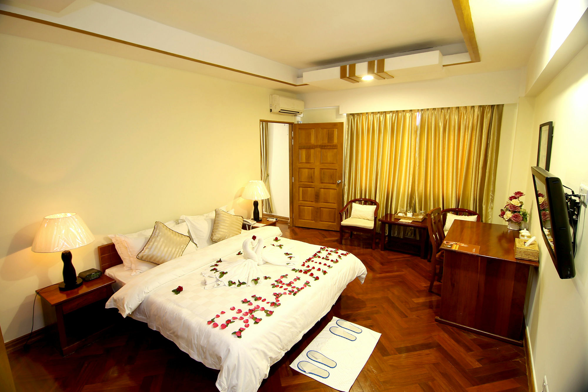 Shwe Htee Hotel , Mandalay Bagian luar foto